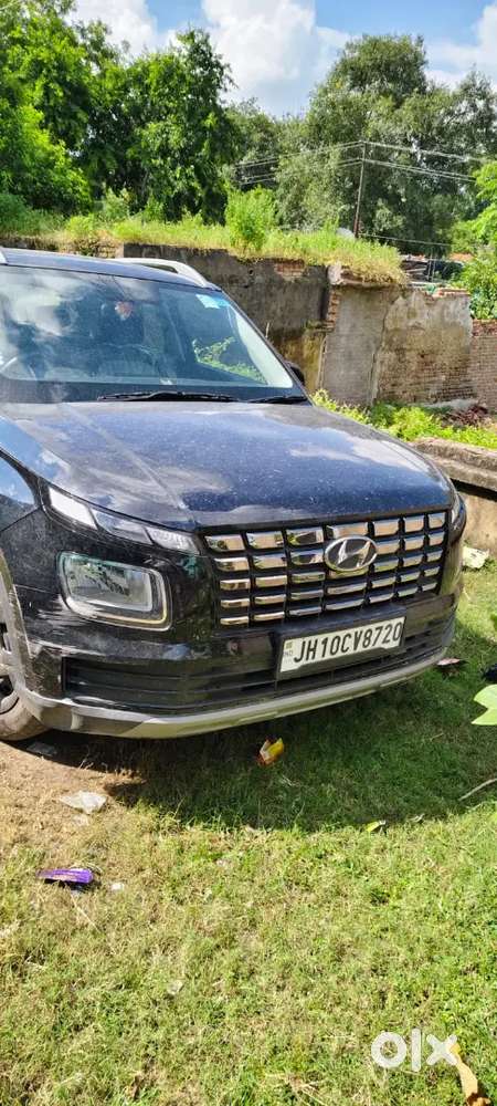 Hyundai Venue 2024 Petrol 4000 Km Driven