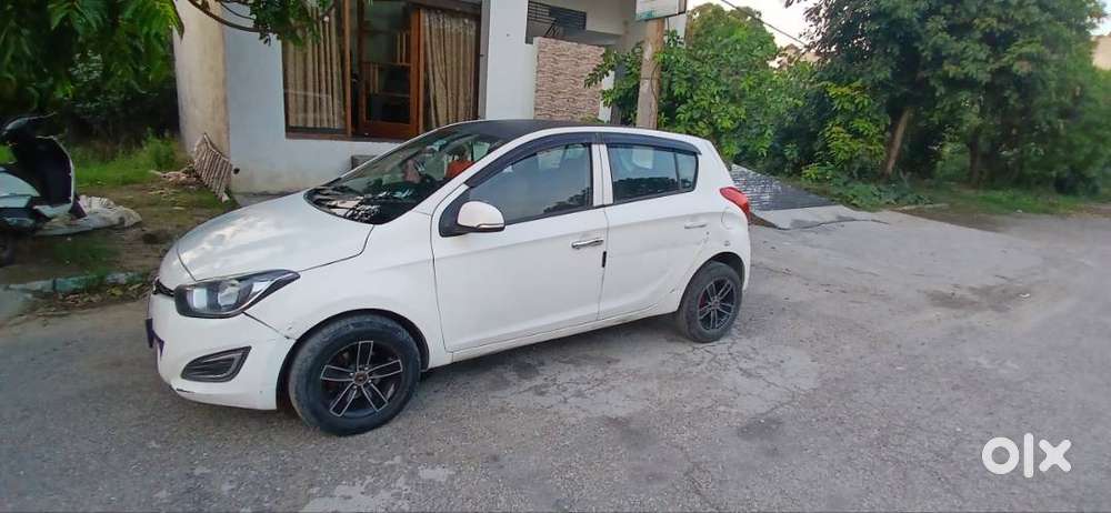 I20 Magna Well Maintained With 20+mileage Sporty Look Familly Car