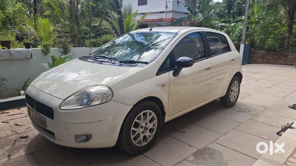 Fiat Punto 2012 Diesel 80000 Km Driven