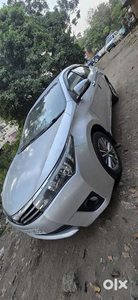 Toyota Corolla Altis Gl 1.8 &ndash; Luxury & Comfort