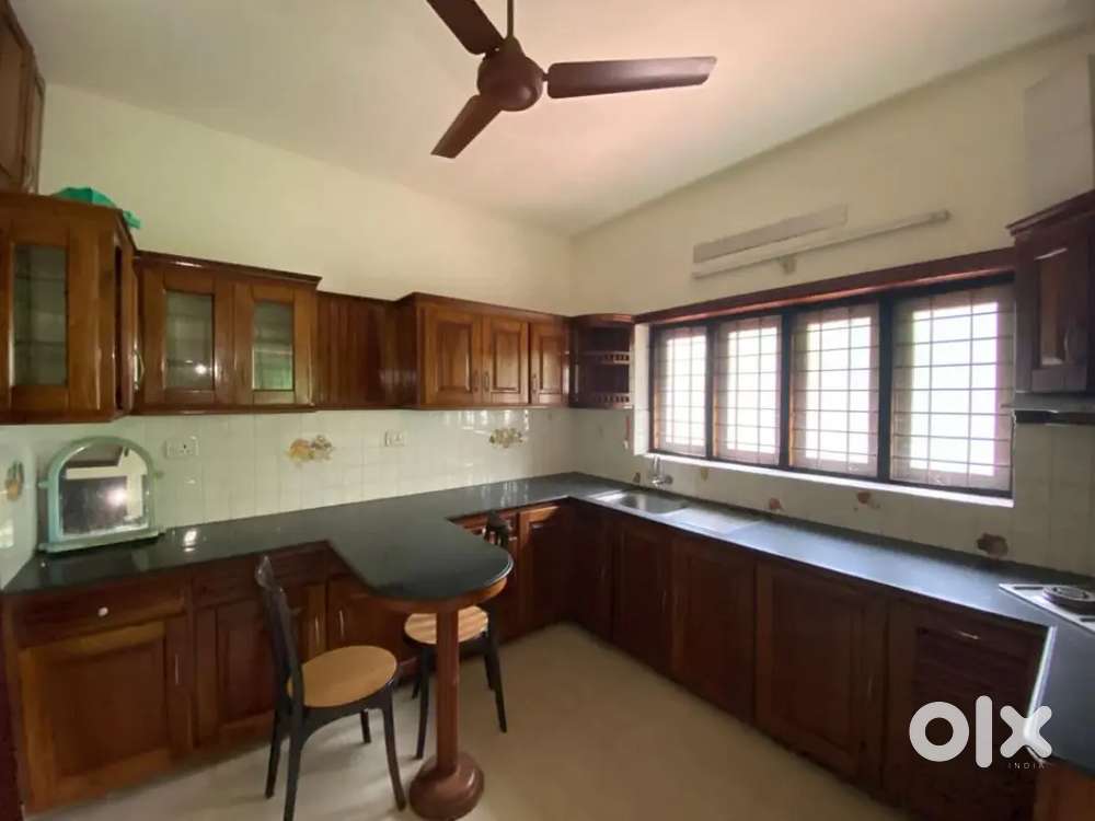 4BHK Apartment for sale in Tripunittara Town (Cochin) For Sale
