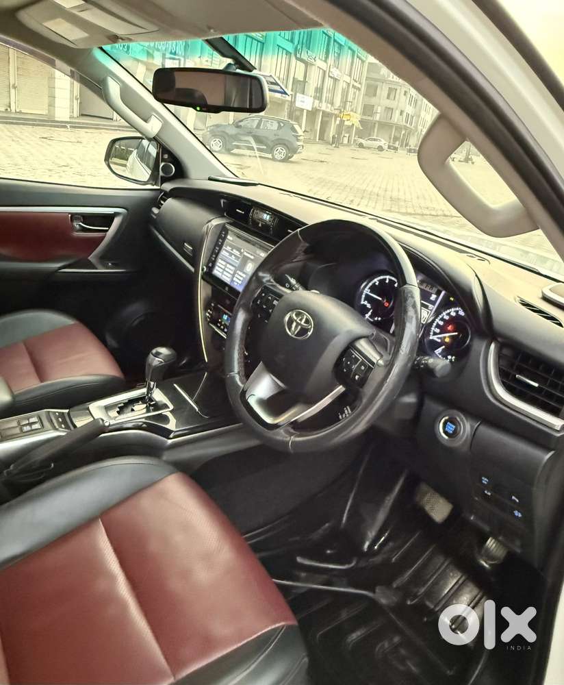 Toyota Fortuner 2.8 Legender 4x4, 2022, Diesel