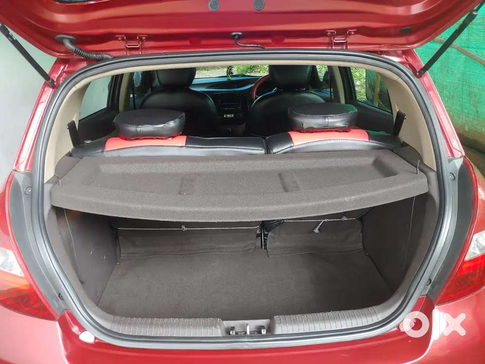 Hyundai I20 Asta 0 With Sunroof 2009