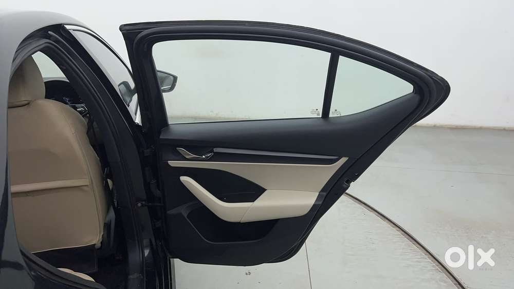 Skoda Octavia 2.0 Style Tsi At, 2023, Petrol