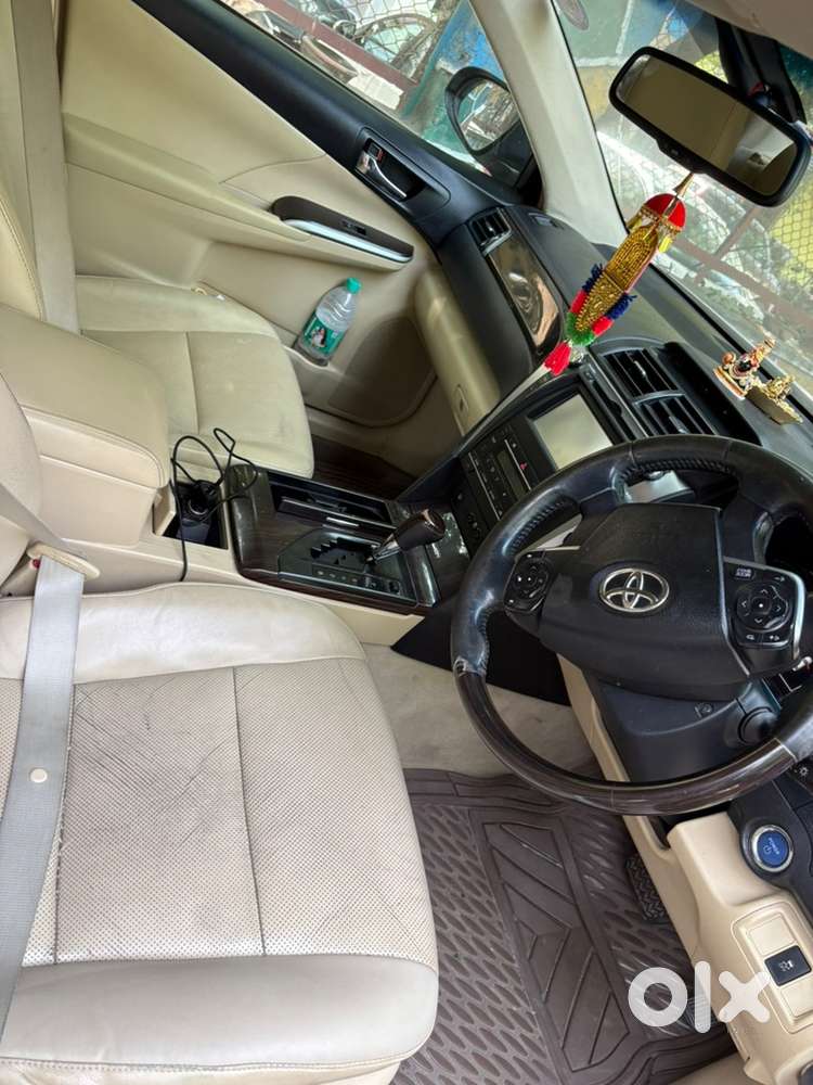 Toyota Camry Hybrid 2016 Km Driven