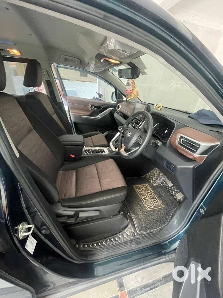 Toyota Innova Hycross (2023)