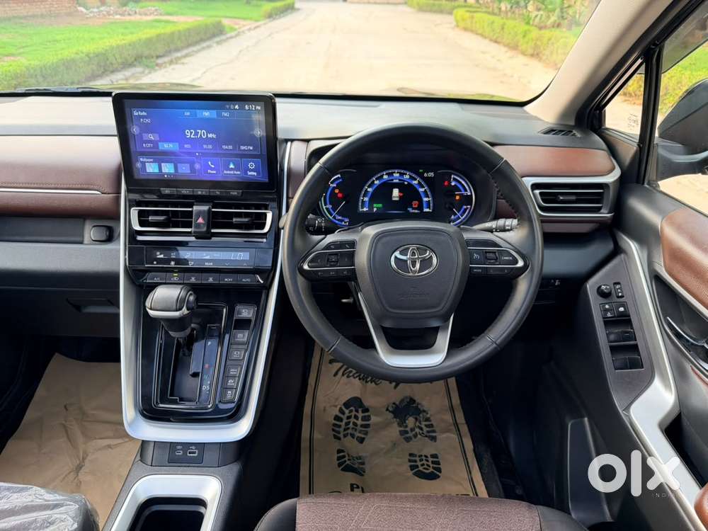 Toyota Innova Hycross 2.0 Vx (o) Hybrid 7 Str, 2025, Petrol