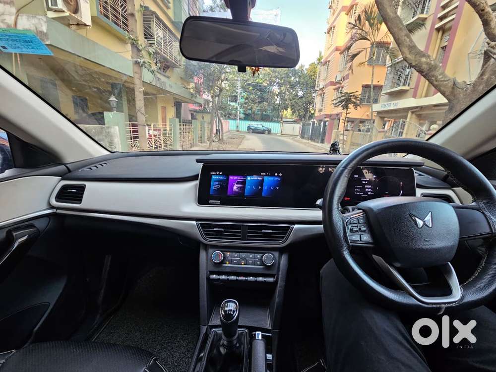 Mahindra Xuv700 2.0 Ax 5 Petrol Mt 7 Str, 2022, Petrol