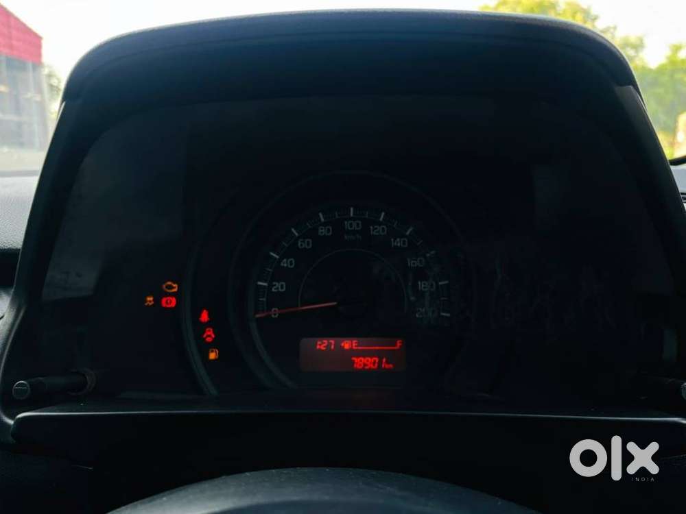 Maruti Suzuki Swift Lxi Optional-o, 2023, Petrol