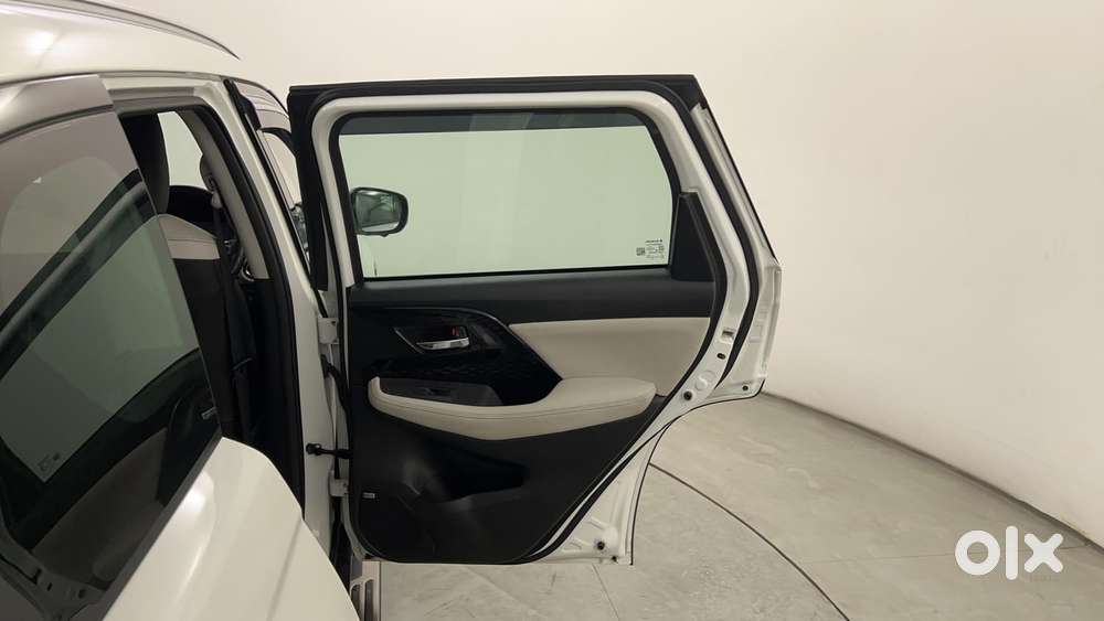 Maruti Suzuki Grand Vitara 1.5 Alpha Smart Hybrid At, 2025, Petrol