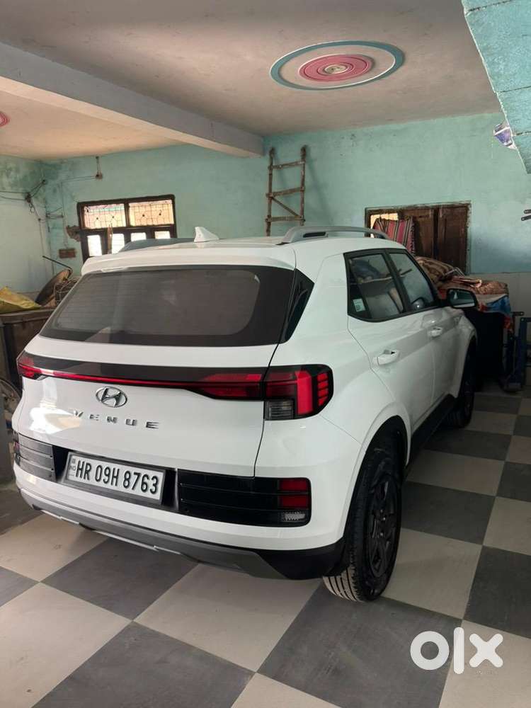 Hyundai Venue 2025 Petrol 3500 Km Driven