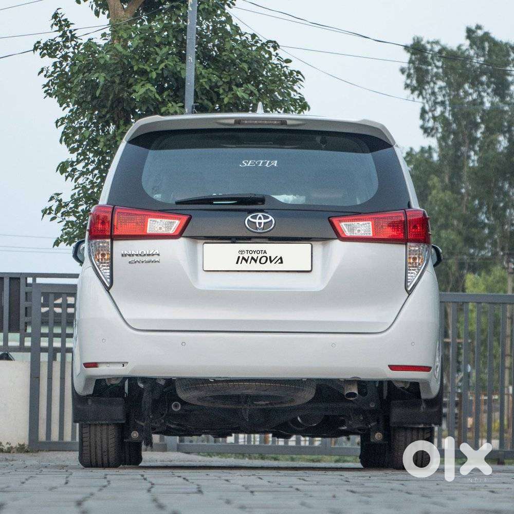 Toyota Innova Crysta 2.4 G Mt, 2023, Diesel