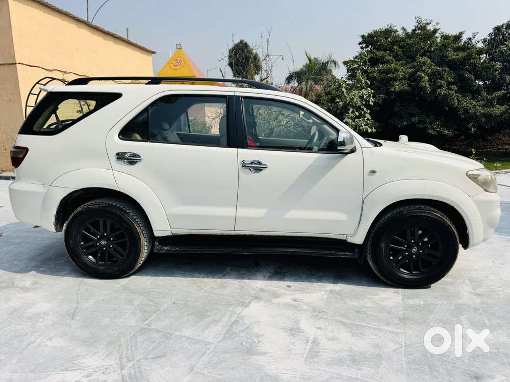 Toyota Fortuner 3.0 4x4 Manual, 2011, Diesel