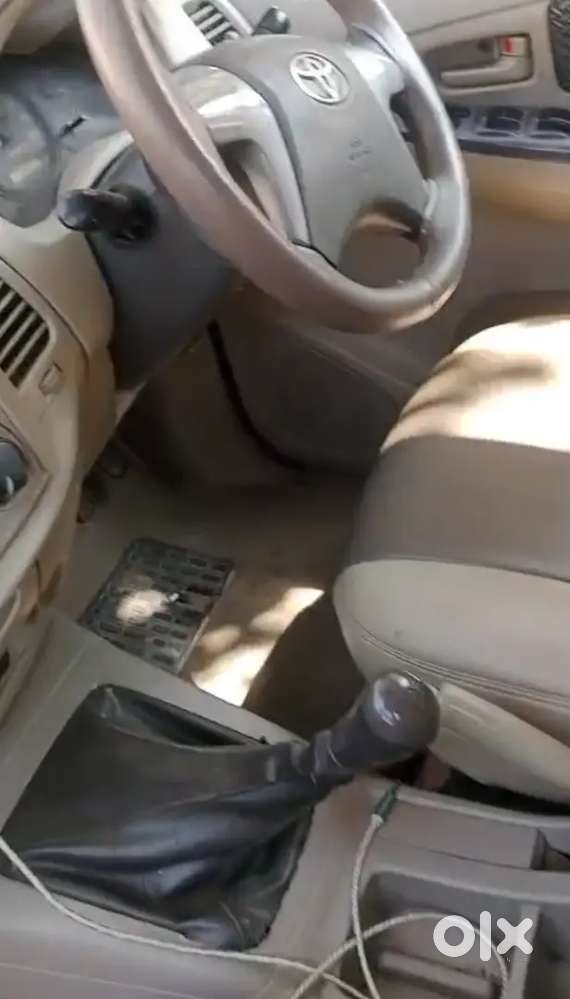 Toyota Innova 2013 Diesel 200000 Km Driven