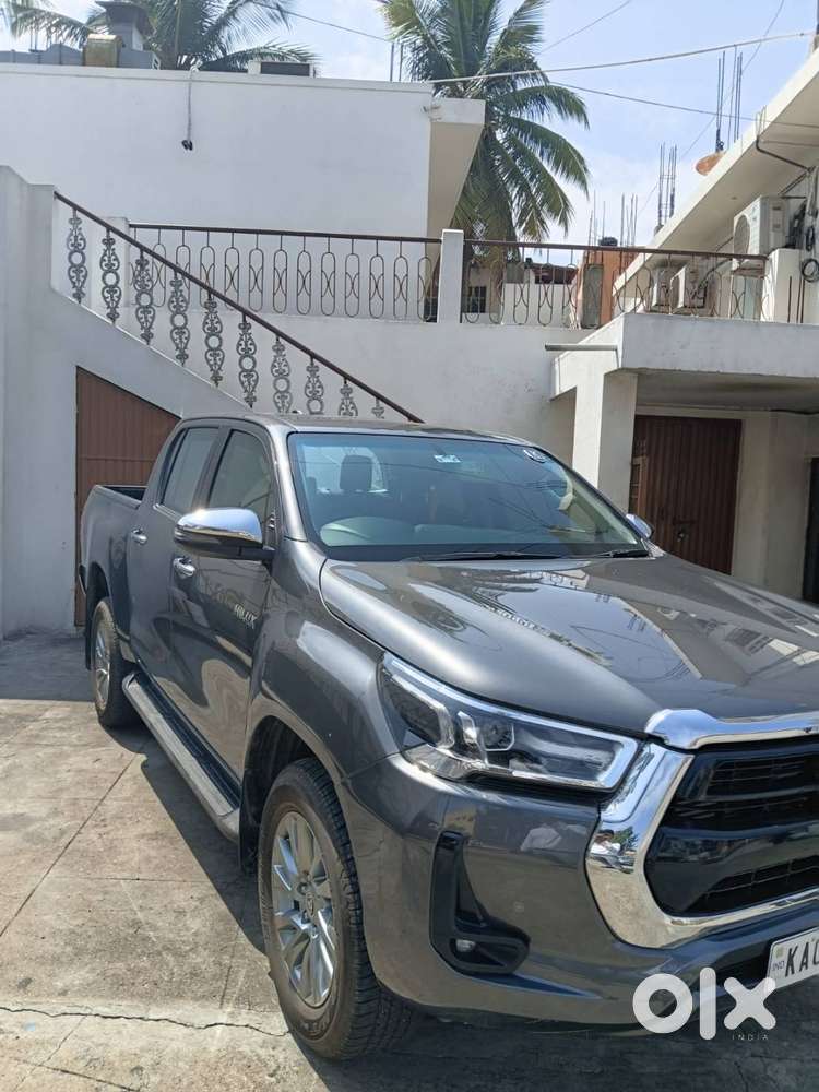 Toyota Hilux High 4x4 2025