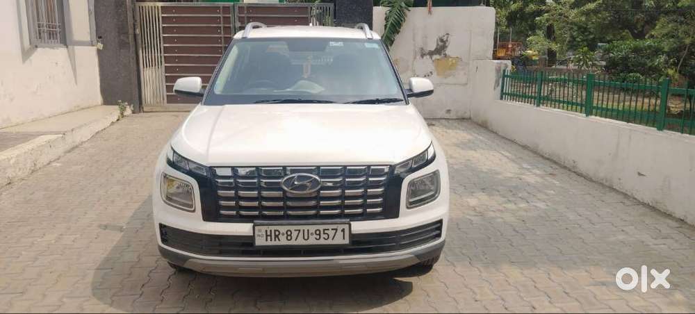 Selling My Hyundai Venu Splus Diesel 10 Month Old Old