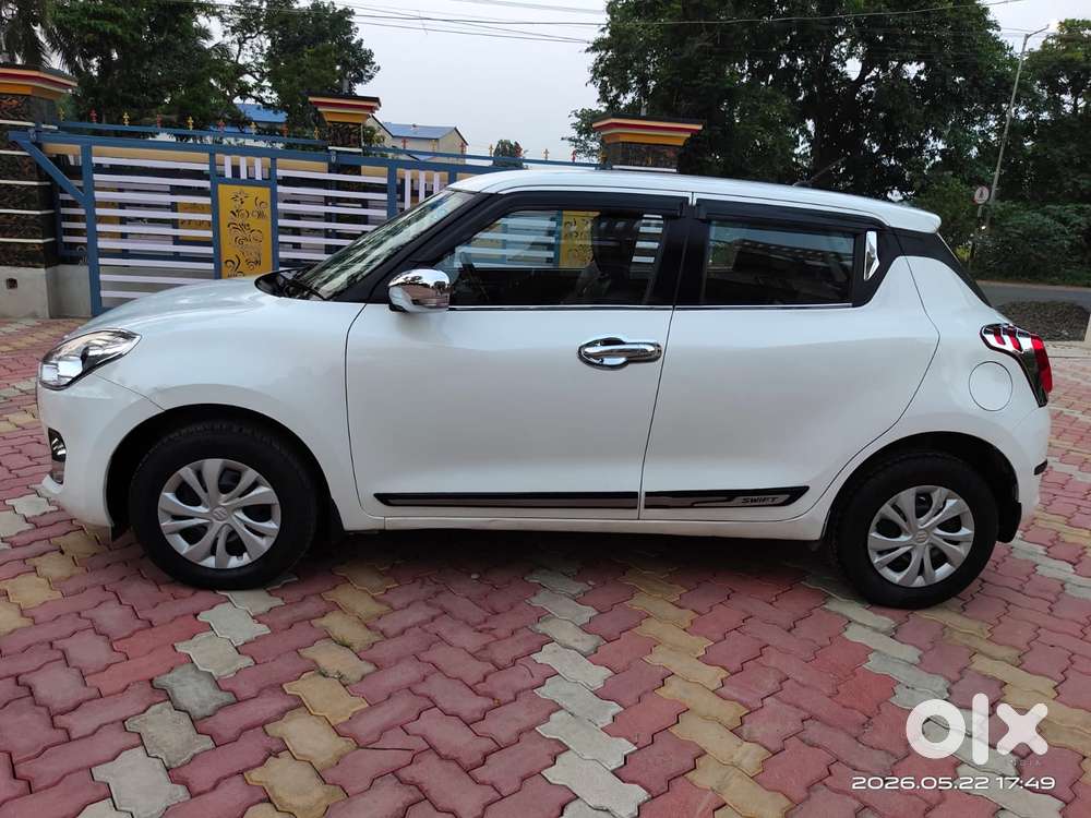 Maruti Suzuki Swift Vxi + Manual, 2022, Petrol