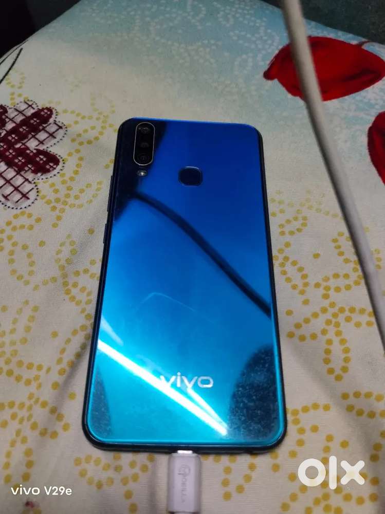 Vivo y19 hai 4 64 badhiya condition hai