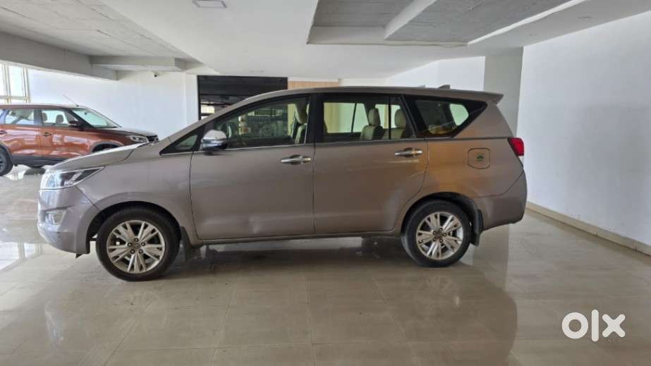 Toyota Innova Crysta 2.4 G Mt, 2022, Diesel