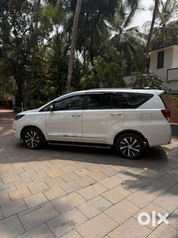 Toyota Innova Crysta 2023