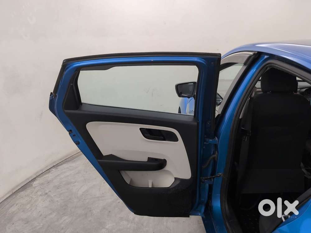 Tata Altroz 1.2 Xt, 2022, Petrol