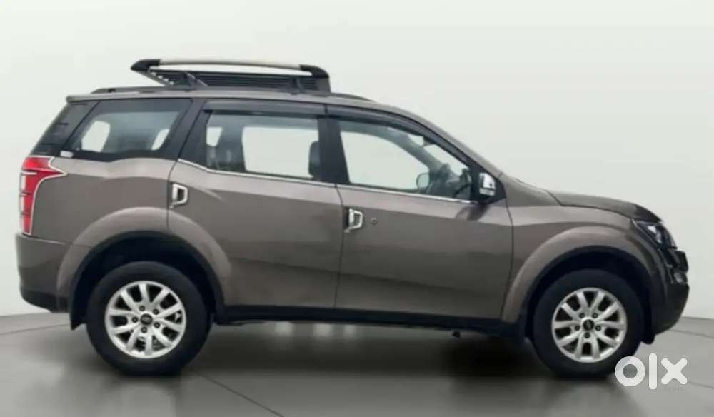 Mahindra Xuv500 W10 2017
