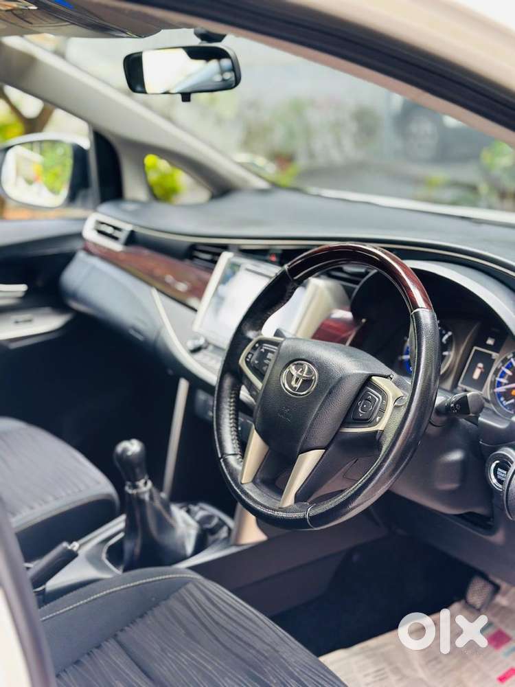 Toyota Innova Crysta 2.4 V Mt 7 Str, 2017, Diesel
