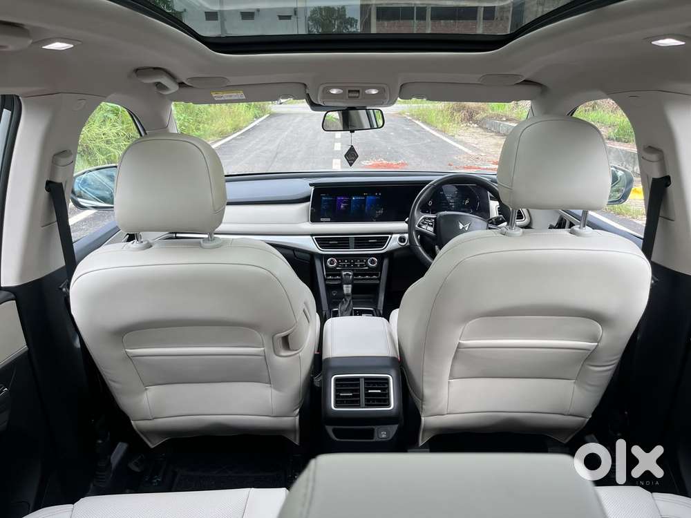 Mahindra Xuv700 2.2 Ax 7 Diesel At Luxury Pack Str, 2022, Diesel