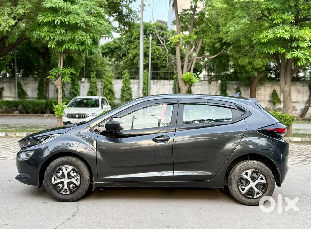 Tata Altroz 1.2 Xe, 2021, Petrol