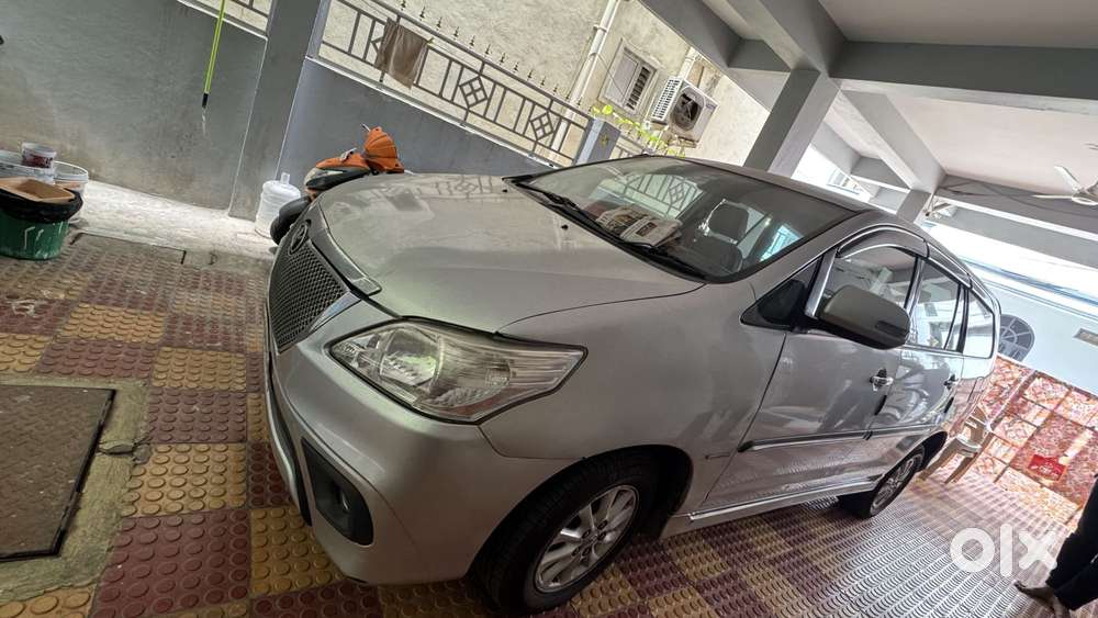 Toyota Innova 2.5 Ev Diesel Ms 7 Str Bsiii, 2012, Diesel