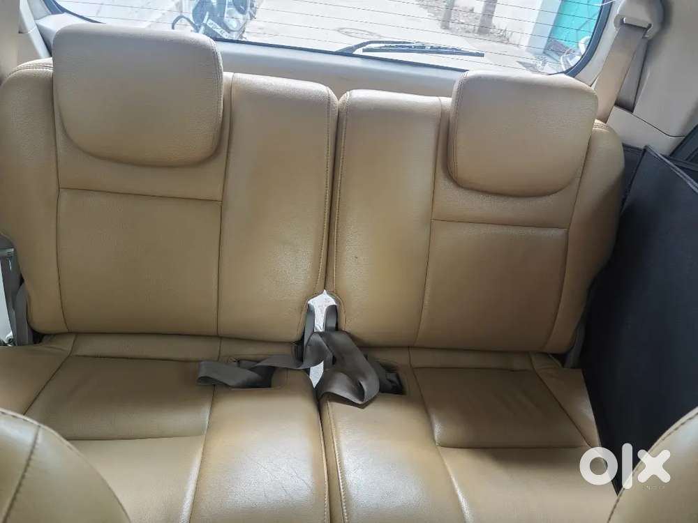 Toyota Innova 2.5v 7 Seater Gold Colour Complete Showroom Track