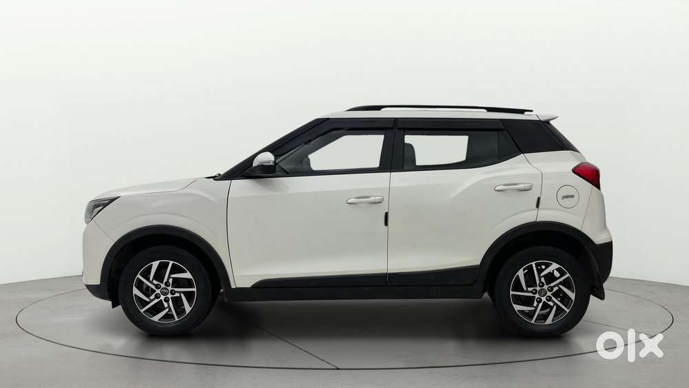 Mahindra Xuv300 1.2 W8 (o) Amt Petrol, 2022, Petrol