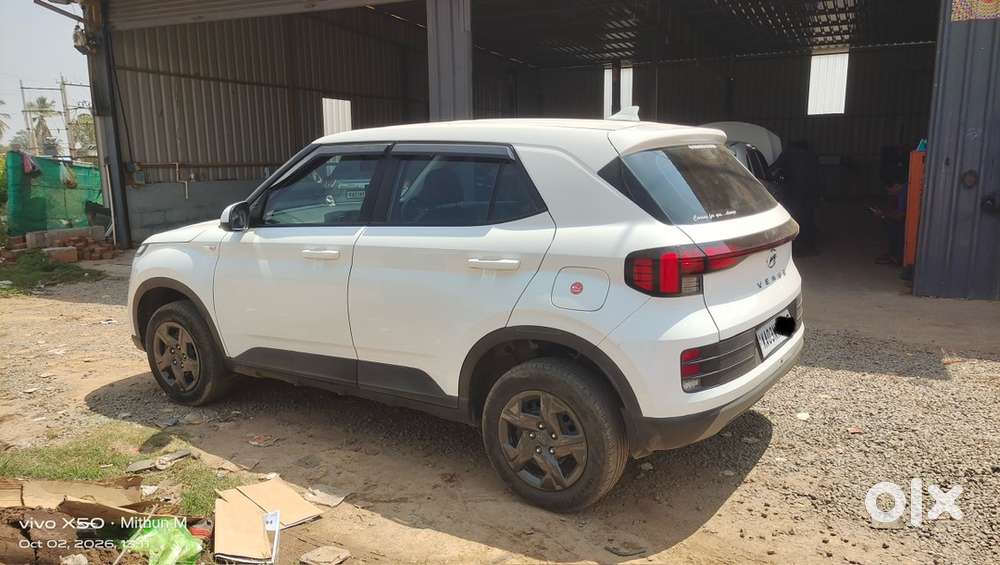 Hyundai Venue Petrol Manual 2023