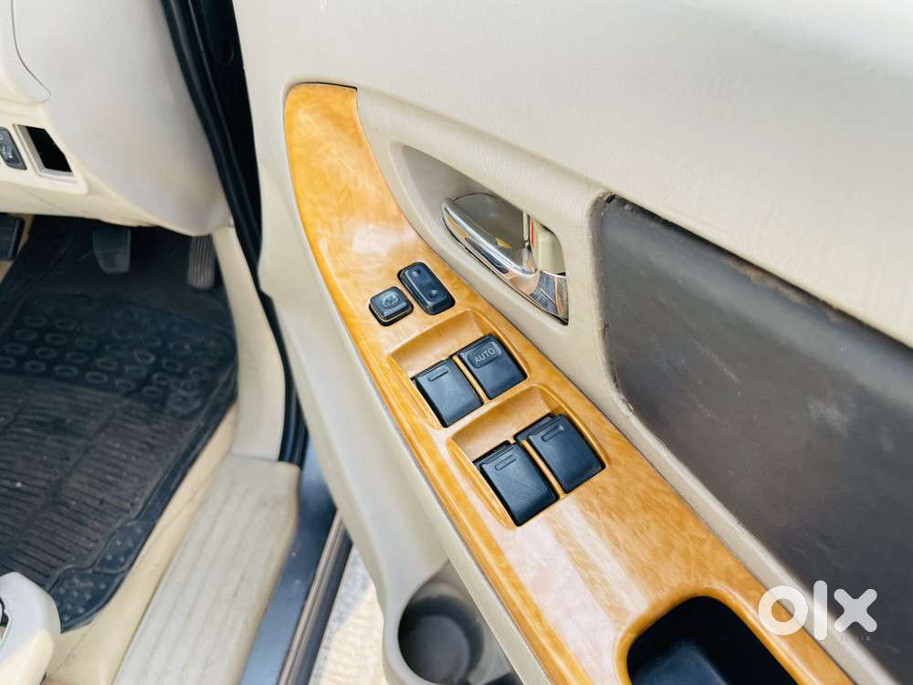 Toyota Innova 2.5 G (diesel) 8 Seater, 2011, Diesel