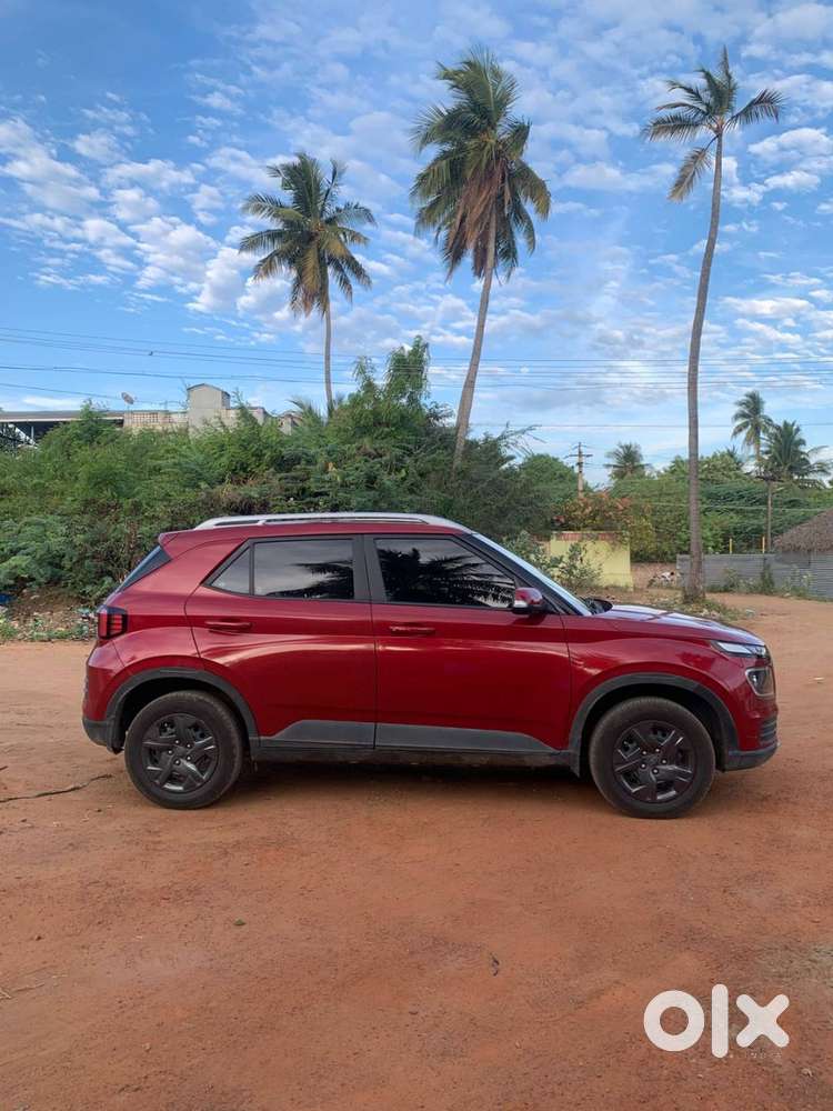 Hyundai Venue 2023 Petrol Well Maintained