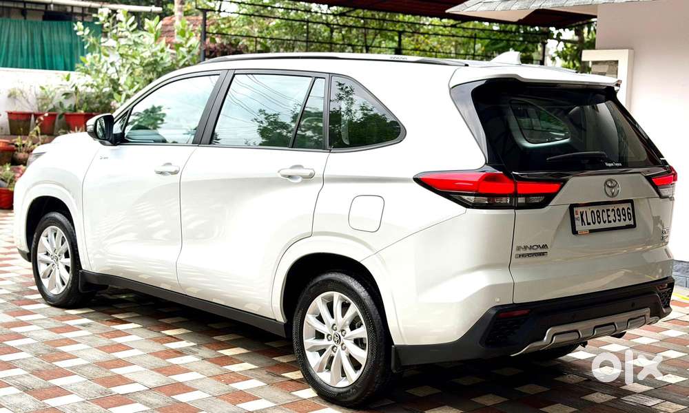 Toyota Innova Hycross 2.0 Vx (o) Hybrid 7 Str, 2025, Petrol