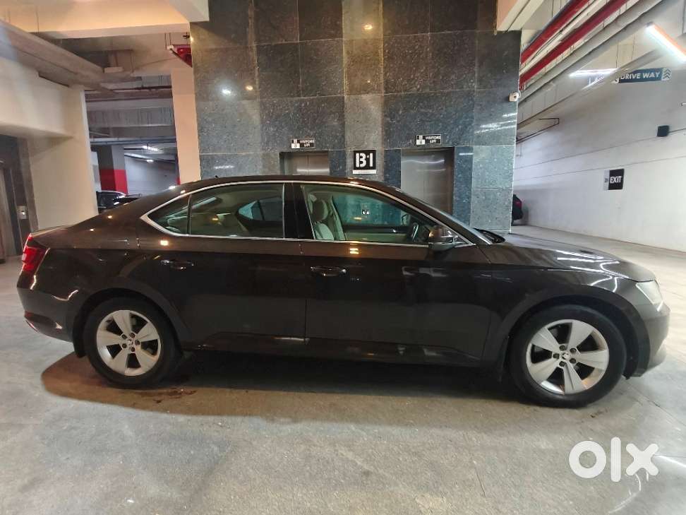 Skoda Superb Style 1.8 Tsi At, 2018, Petrol