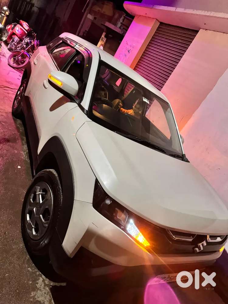 Maruti Suzuki Brezza Lxi A One Condition On Record Service By Showroom