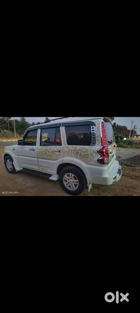 Mahindra Scorpio, 2015