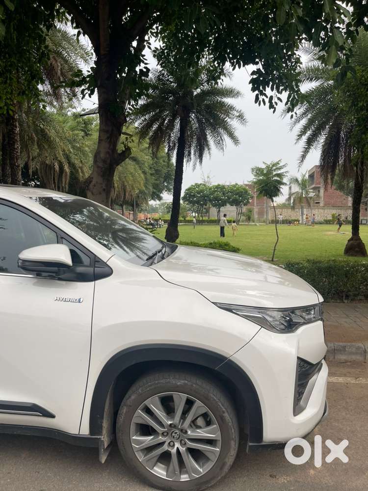 Toyota Innova Hycross 2023 Variant Dec