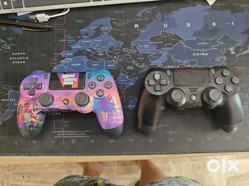 PS4 Slim console in perfect condtion with two joysticks