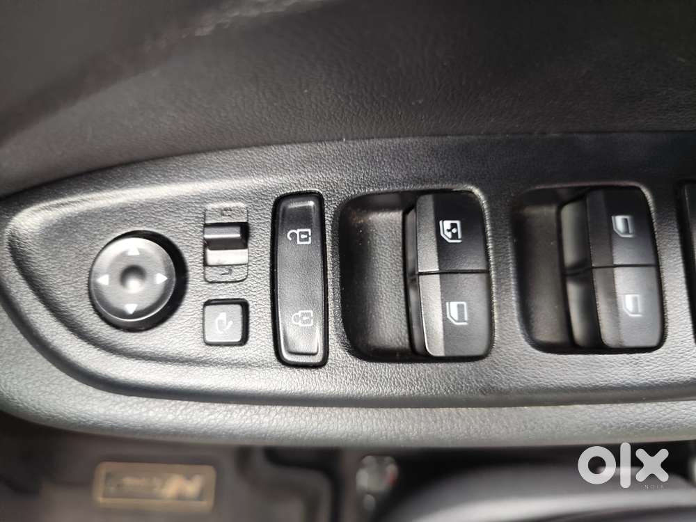 Hyundai Venue N Line N8 Dct Dual Tone, 2023, Petrol