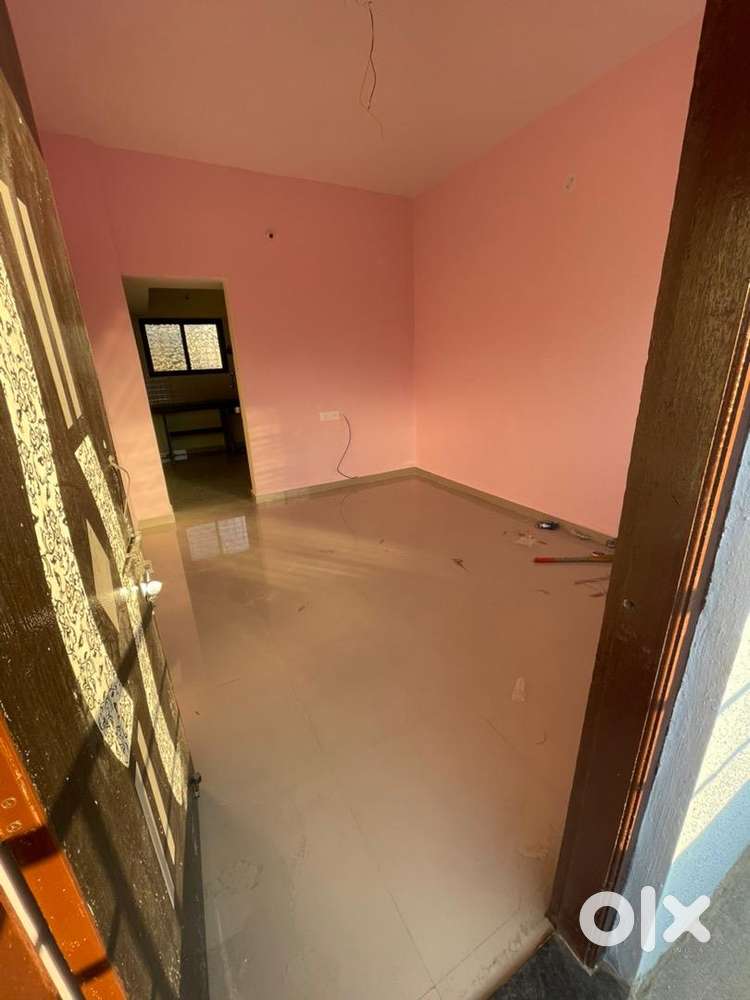 1Rk on rent 24*7 corporation water,free wifi For Rent Houses