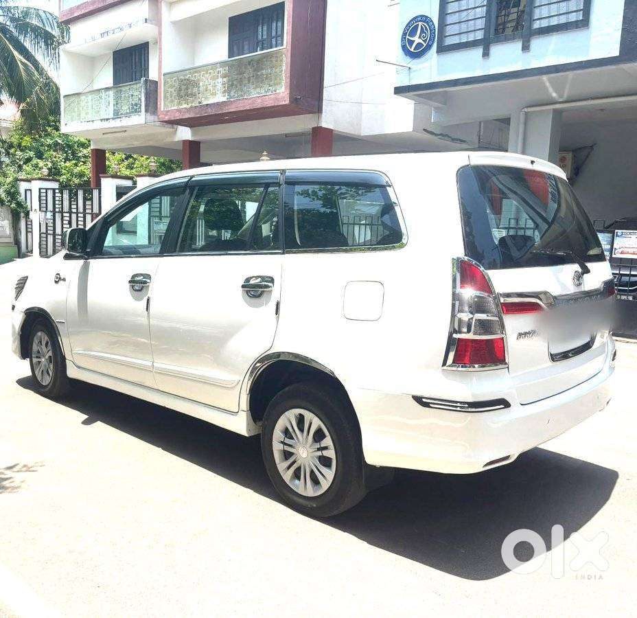 Toyota Innova 2.5 G (diesel) 7 Seater Bs Iv, 2015, Diesel