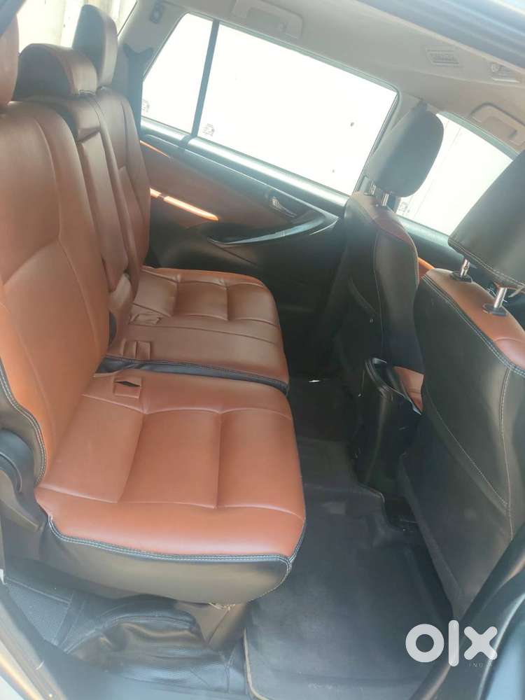 Innova Crysta 8str