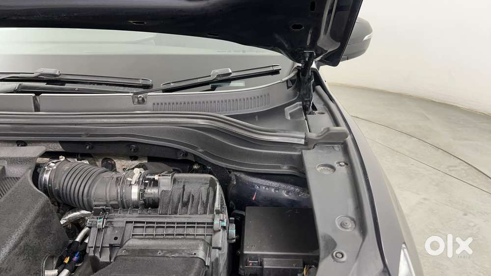Mahindra Xuv700 2.0 Ax 5 Petrol Mt 7 Str, 2022, Petrol