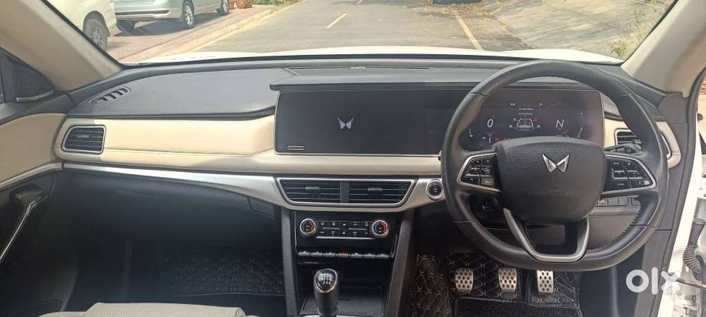 Mahindra Xuv700 2.2 Ax 7 Diesel Mt Luxury Pack Str, 2022, Diesel