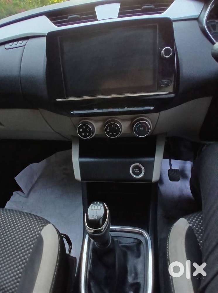 Renault Triber Rxz, 2021, Petrol