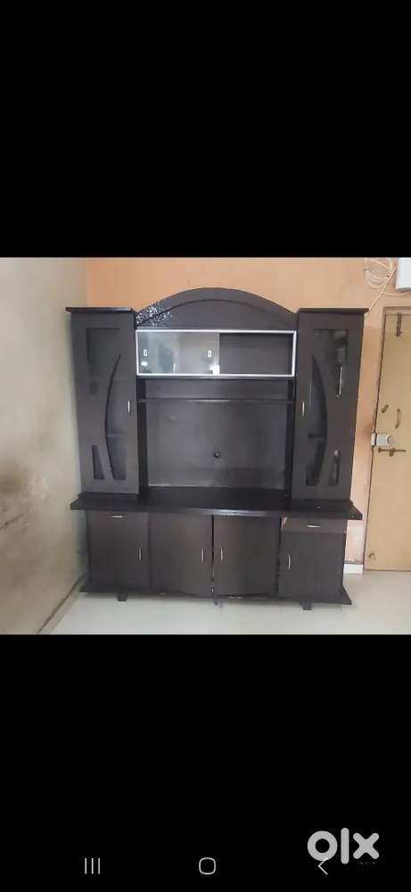 TV showvash, plywood, only 2 years old, New condition