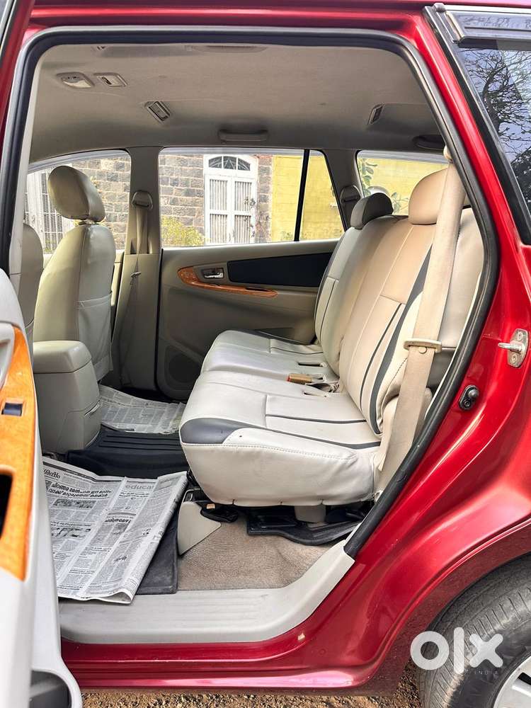 Toyota Innova 2004-2011 2.5 V Diesel 8-seater, 2010, Diesel